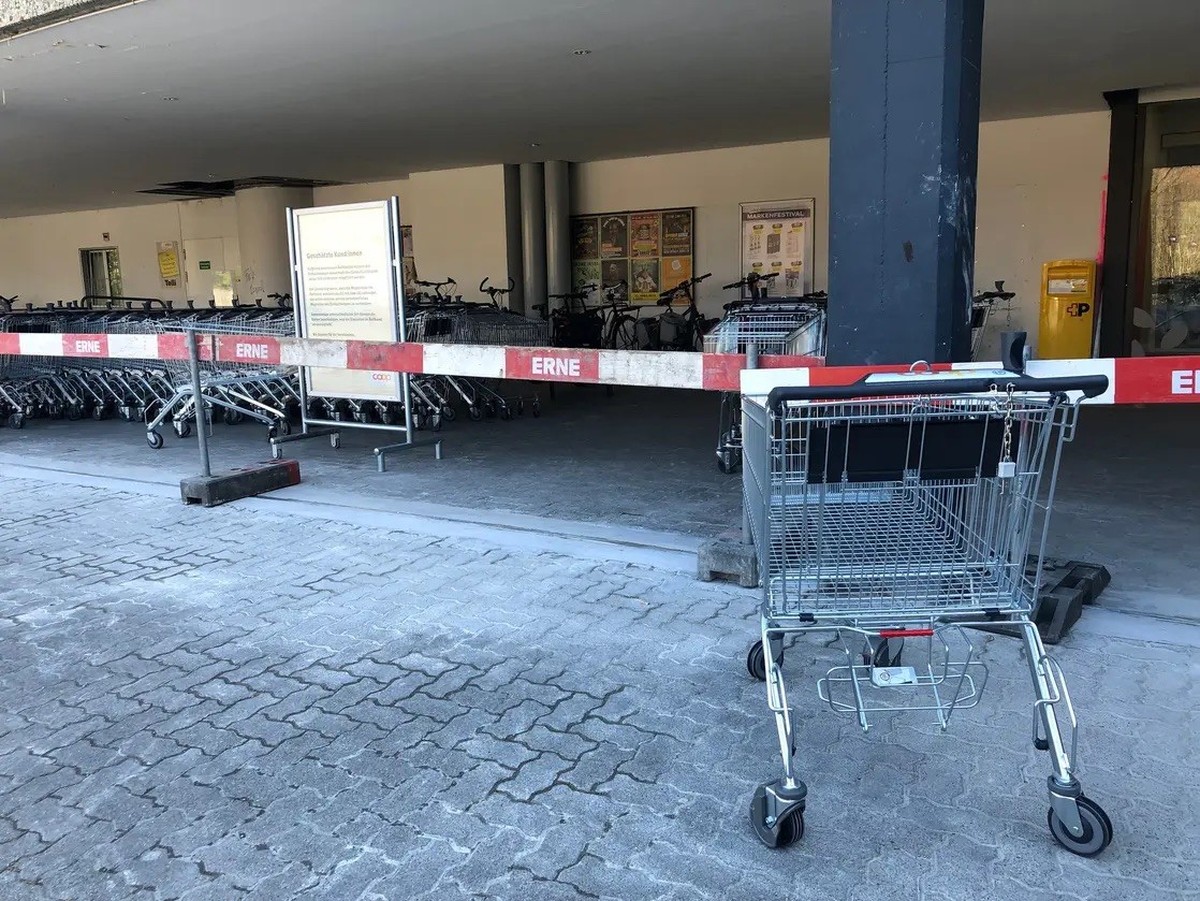 Les usagers de la Coop Telli, à Aarau, n'apprécient que peu la fin d'une exception de 50 ans concernant les caddies du supermarché.