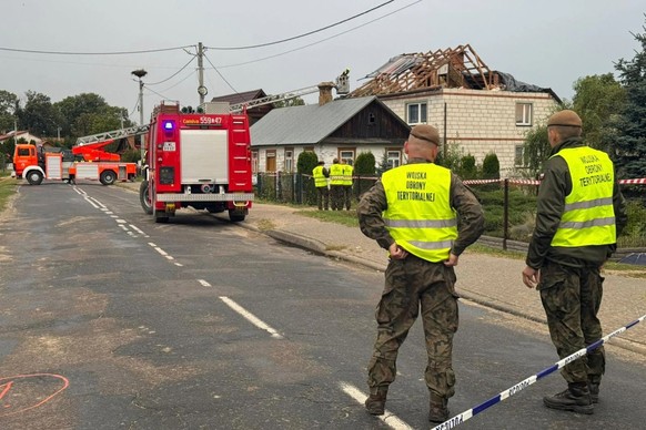 Das Dach durchschlagen und im Schlafzimmer gelandet: Entgegen ersten Meldungen soll dieses Haus in Wyryki, Ostpolen von einer Luft-Luft-Rakete getroffen worden sein. (11. September 2025)