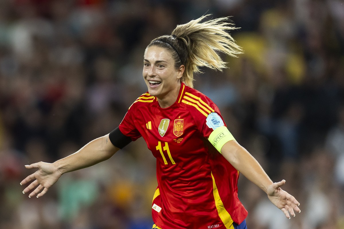 epa12214167 Spain's Alexia Putellas celebrates scoring the 3-0 goal during the UEFA Women's EURO 2025 Group B soccer match between Spain and Portugal in Bern, Switzerland, 03 July 2025. EPA/ ...