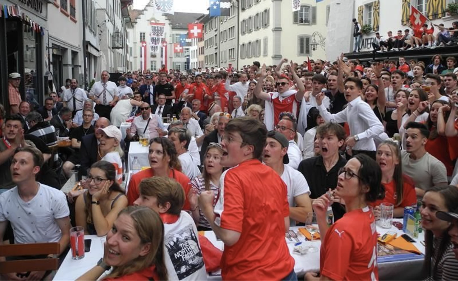 Aus Sicht der Nati-Fans in der Schweiz beginnen die WM-Spiele zu bester Zeit: Von den Spielern hingegen erfordert die Anspielzeit eine Umstellung.