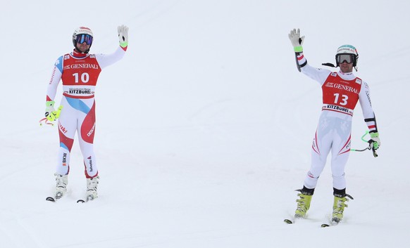 epa06453676 Beat Feuz of Switzerland (L) and Vincent Kriechmayr of Austria (R) react in the finish area during the Men&#039;s Super G race of the FIS Alpine Skiing World Cup event in Kitzbuehel, Austr ...