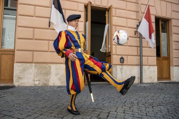 Bei der Schweizer Garde ist man durchaus fussballbegeistert.