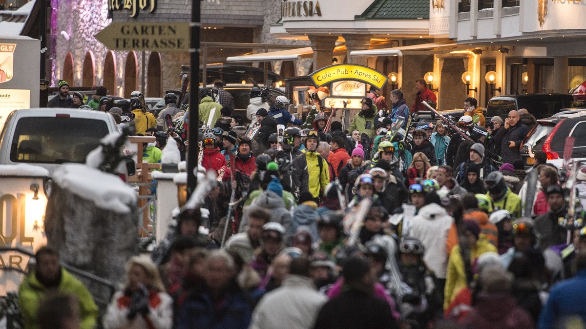 epa08293579 (FILE) - Skiing tourists in Ischgl, Austria, 30 November 2013 (reissued 14 March 2020). According to reports, the Austrian government has put popular touristic areas, Heiligenblut am Gross ...