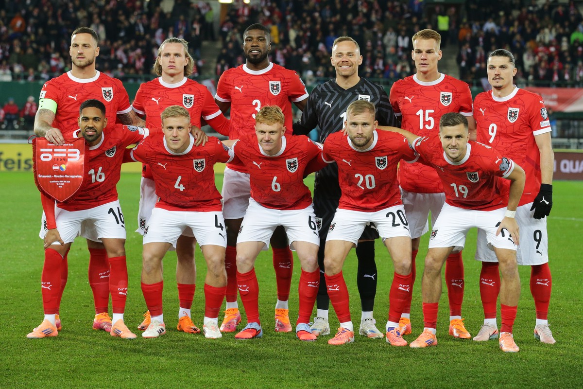 Austrian team before a group H World Cup qualifiying soccer match between Austria and Bosnia and Herzegovina in Vienna, Austria, Tuesday, Nov. 18, 2025. (AP Photo/Heinz-Peter Bader)
Austria Bosnia And ...