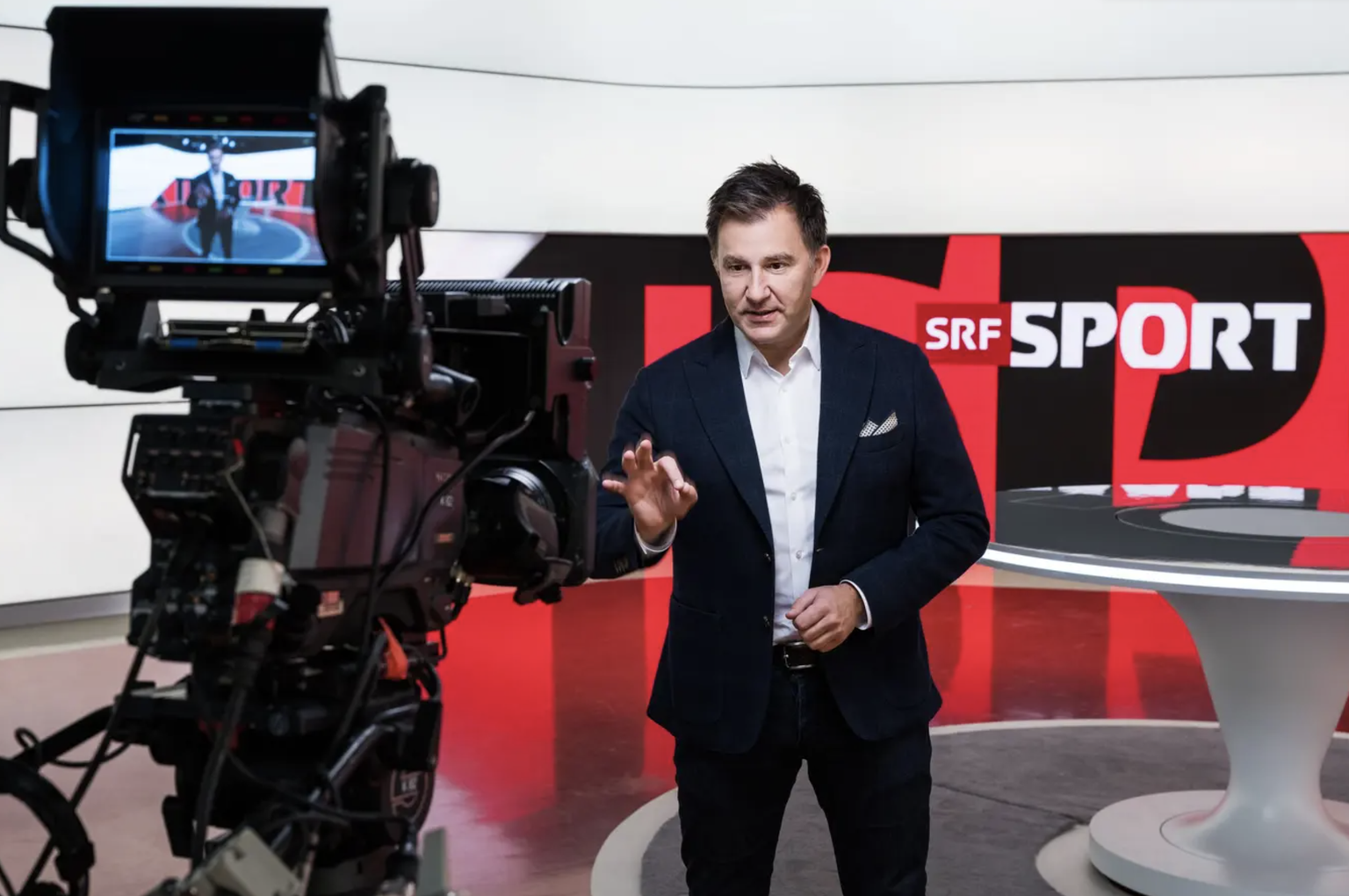 Seit Herbst 2008 kommentiert er die Nati-Spiele: Sascha Ruefer.