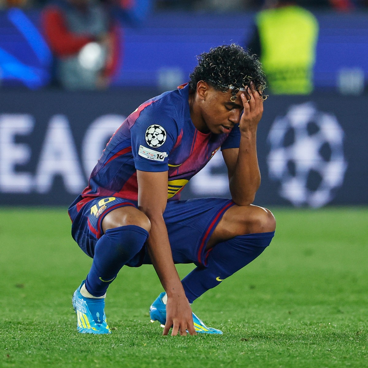 Barcelona's Lamine Yamal reacts disappointed after the Champions League quarterfinal first leg soccer match between Barcelona and Atletico Madrid in Barcelona, Spain, Wednesday, April 8, 2026. (A ...