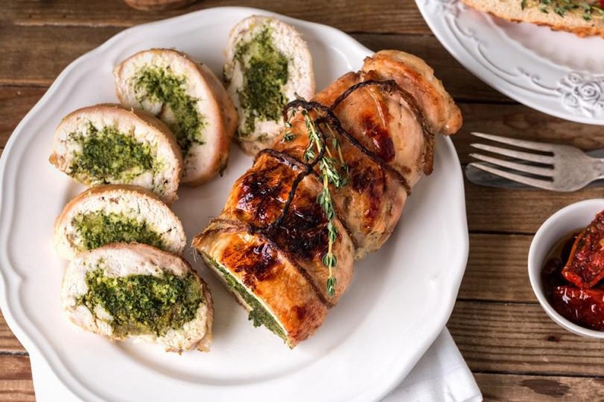 Marche: Coniglio in porchetta alla marchigianaMarche: Coniglio in porchetta alla marchigiana Italien essen kochen food kaninchen hase 
https://www.cucchiaio.it/content/cucchiaio/it/ricette/2010/02/ric ...