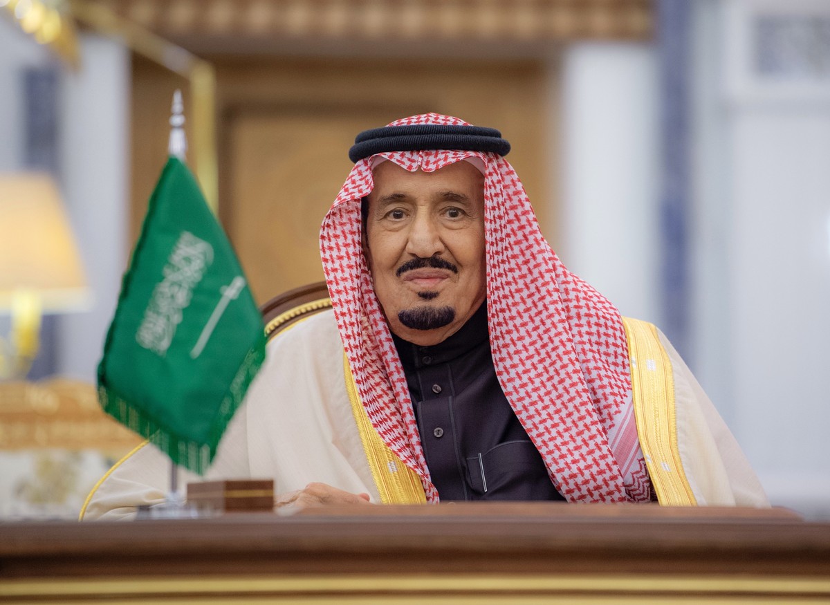 epa10355140 A handout photo made available by the Saudi Royal Court shows Saudi King Salman bin Abdulaziz Al Saud signing documents with Chinese President Xi (not pictured) during his visit in Riyadh, ...