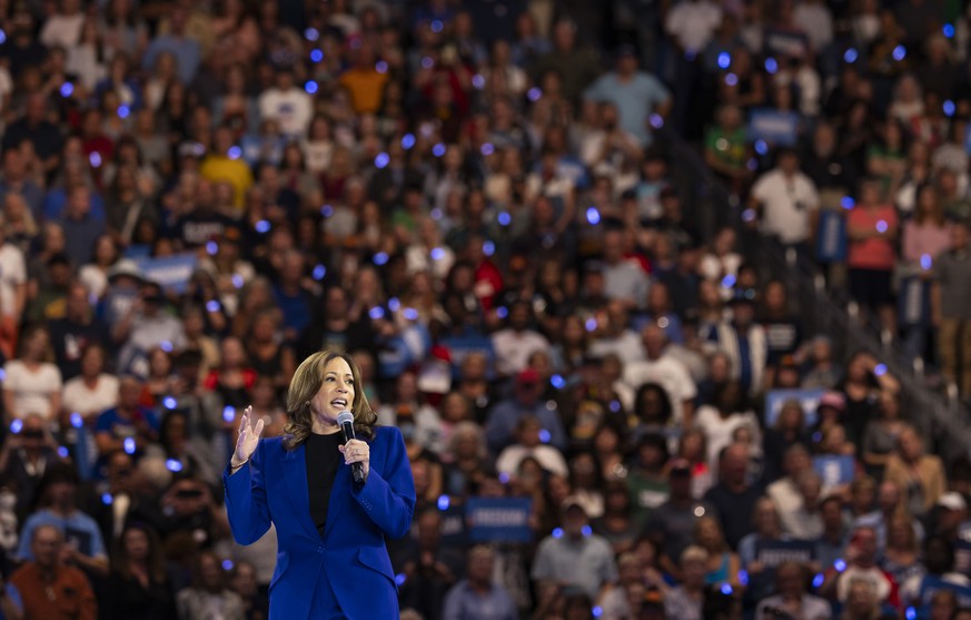 epa11557331 Democratic presidential candidate US Vice President Kamala Harris speaks during a campaign rally at Fiserv Arena in Milwaukee, Wisconsin, USA, 20 August 2024. The rally is overlapping with ...