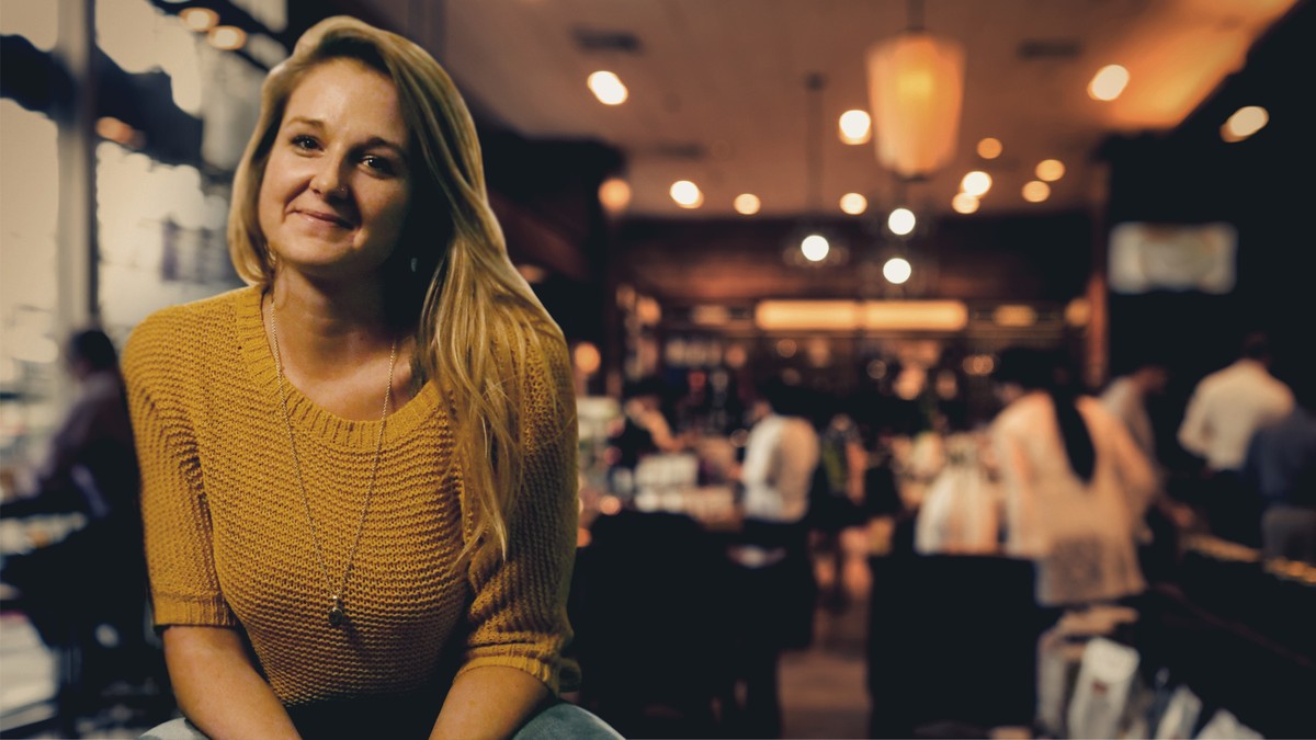Die 34-jährige Jasmin will ihr Schweigen brechen und spricht über das Leben mit drogensüchtigen Eltern.