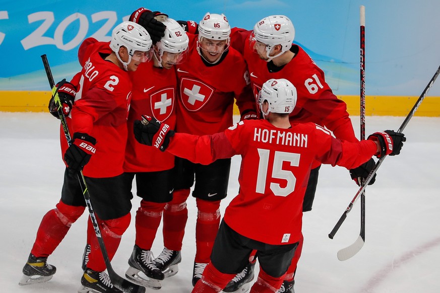 epa09758237 Denis Malgin (2-L) of Switzerland celebrates with teammates after scoring during the Men&#039;s Ice Hockey Qualification Play-off match between Czech Republic and Switzerland at the Beijin ...