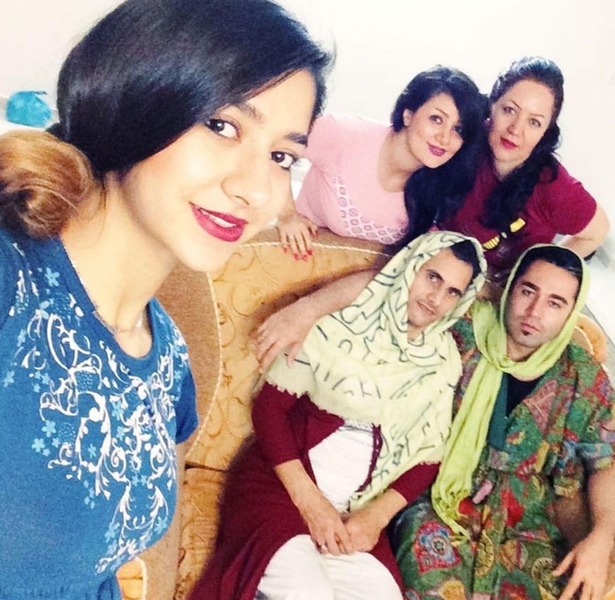 #MenInHijab: Wie iranische Männer gegen die Kopftuchpflicht ihrer Frauen kämpfen