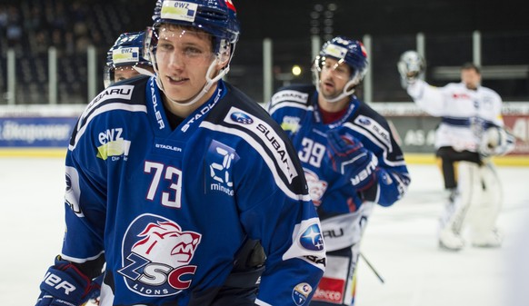 Mike Kuenzle von Zuerich beim Eishockey Meisterschaftsspiel der National League A zwischen den ZSC Lions und dem EV Zug am Dienstag, 16. September 2014, im Hallenstadion in Zuerich. (KEYSTONE/Ennio Le ...