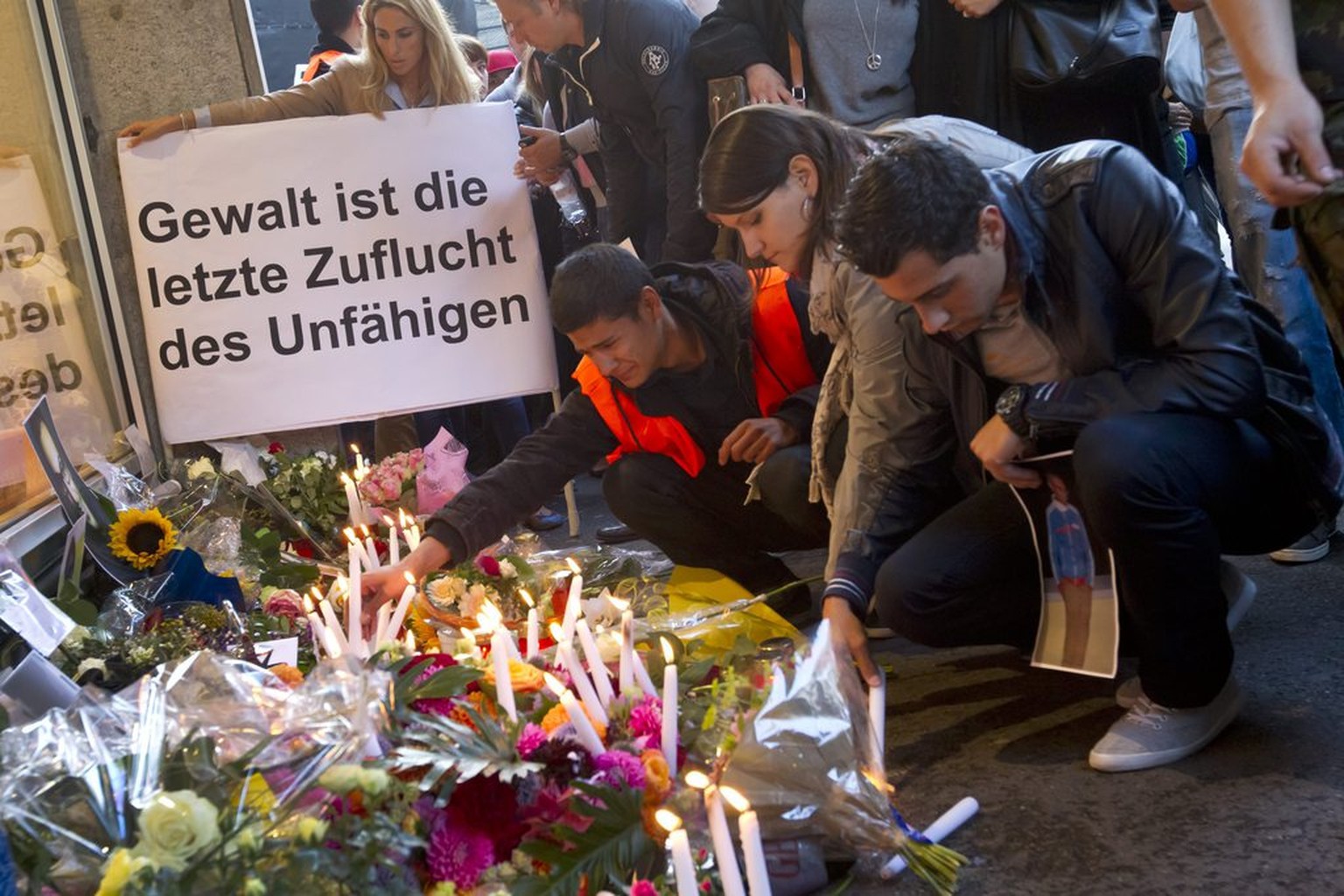 Im Fall des Tötungsdelikts vor dem Kaufleuten stehen heute drei Verdächtige vor Gericht.