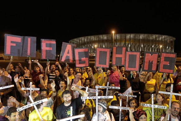 Die Protestierenden in Brasília kritisieren, dass viele der teuren Stadien nach der WM kaum mehr genützt werden.