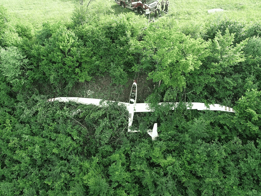 Das abgestürzte Segelflugzeug.