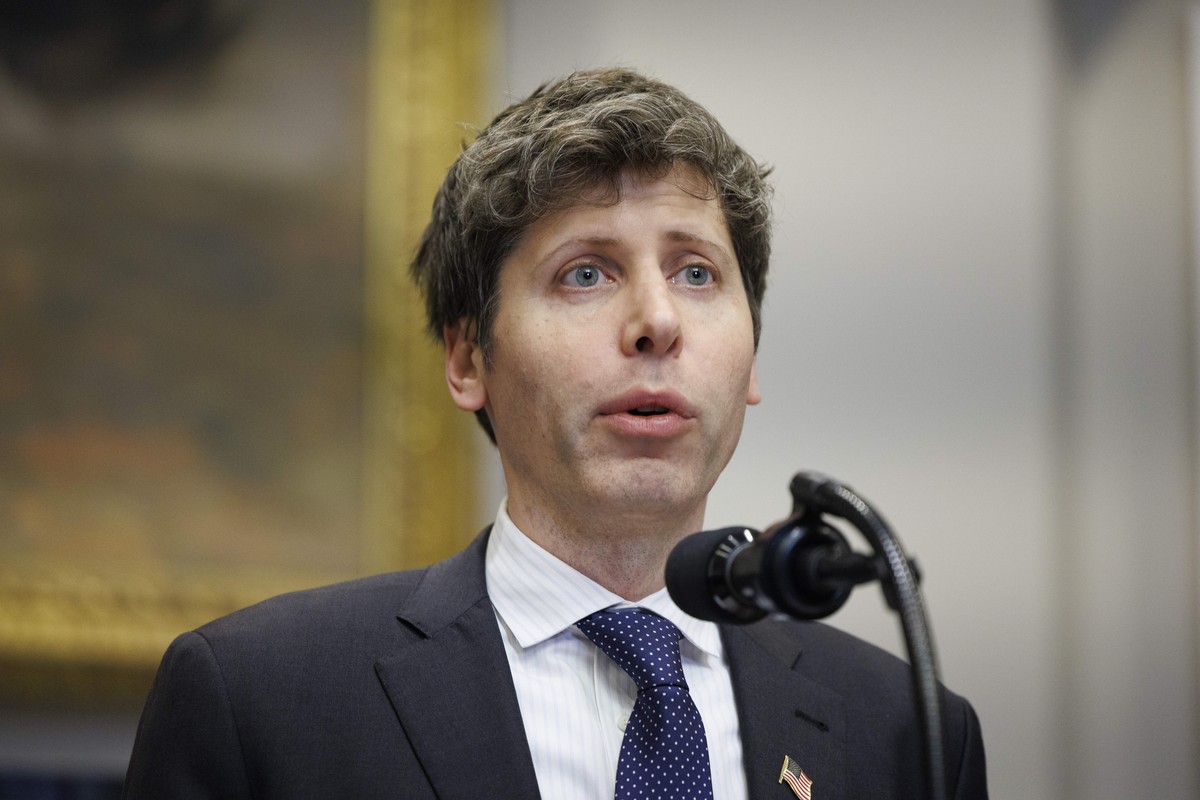 epa11843508 Open AI CEO Sam Altman gives remarks in the Roosevelt Room of the White House in Washington, DC, USA, 21 January 2025. US President Donald Trump was joined by the leaders of OpenAI, Softba ...