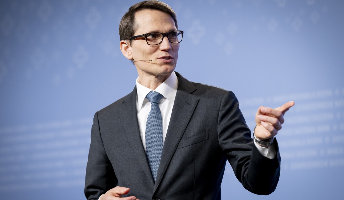 epa11692064 Chairman of the Governing Board of the Swiss National Bank (SNB), Martin Schlegel, addresses the media at a press conference regarding a new series of banknotes, in Bern, Switzerland, 30 O ...