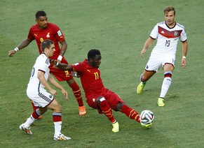 Sulley Muntari (Mitte) und Kevin-Prince Boateng (hinten) fliegen aus dem Kader.