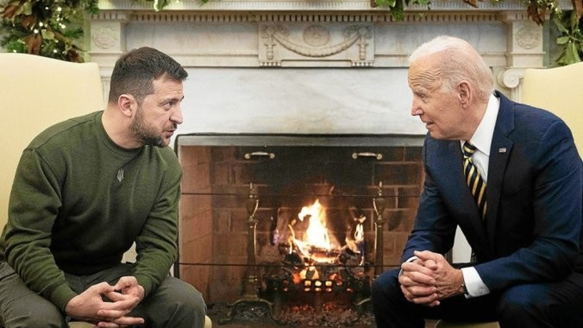 Ukraine's President Volodymyr Zelensky meets with US President Joe Biden in the Oval Office of the White House, in Washington, DC on December 21, 2022. Zelensky is in Washington to meet with US P ...