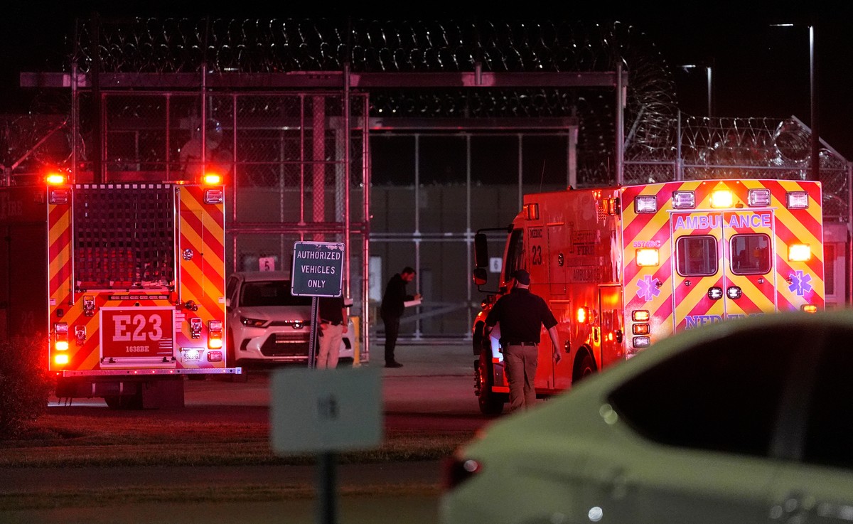 Emergency vehicles arrive at Riverbend Maximum Security Institution after the execution of Christa Pike was halted Wednesday, Sept. 30, 2026, in Nashville, Tenn. (AP Photo/George Walker IV)
Tennessee  ...