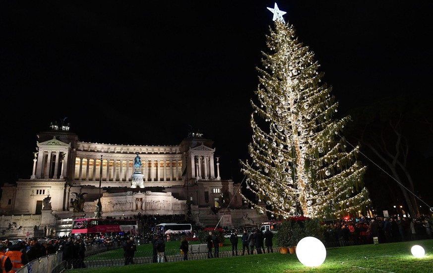 epa06377349 An illuminated Christmas tree stands at Venice Square (Piazza Venezia) in central Rome, Italy, 08 December 2017. In the back (L) is the Altare della Patria (Homeland&#039;s Altar, the Memo ...