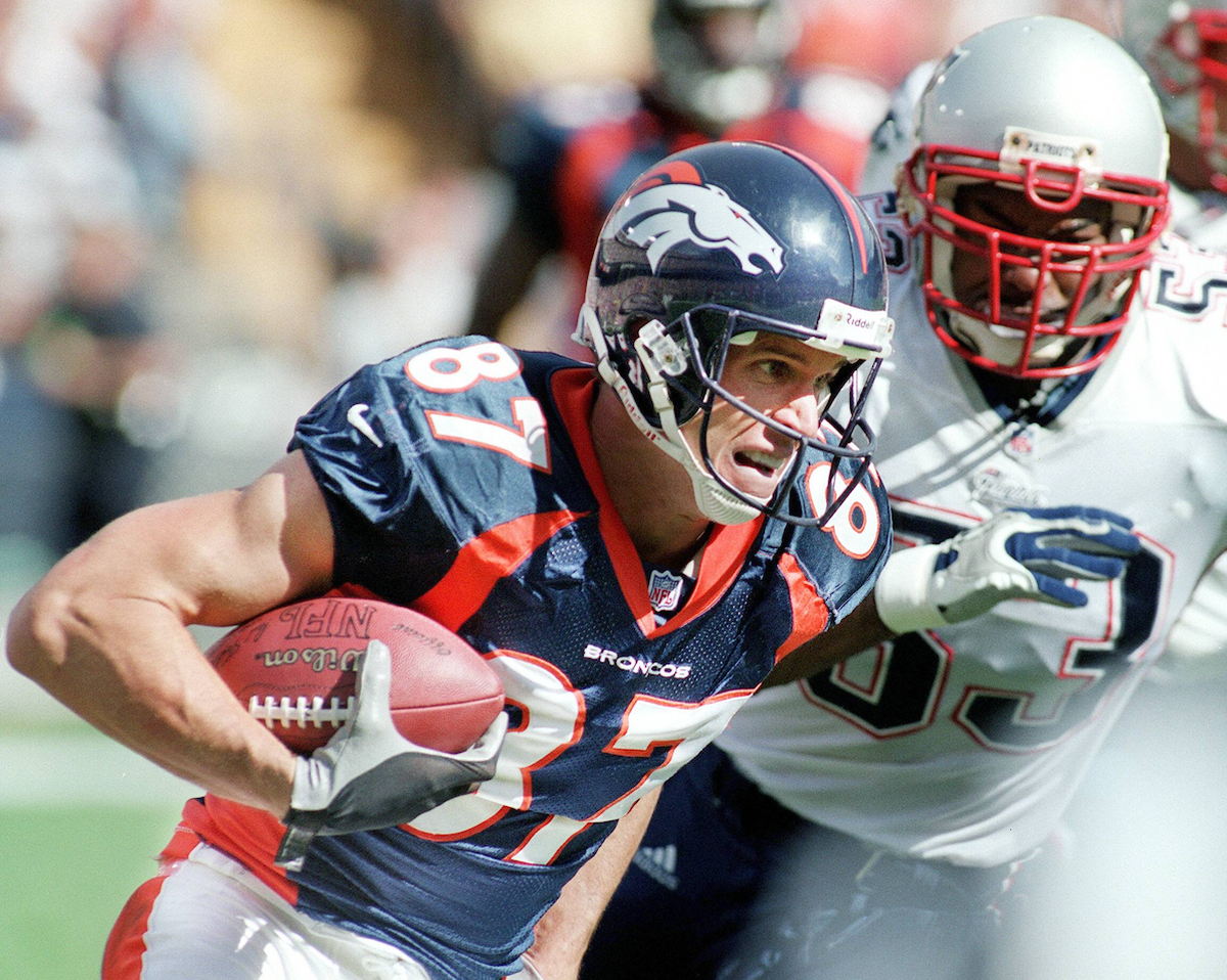 Ed McCaffrey (Denver Broncos) - PUBLICATIONxINxGERxSUIxAUTxHUNxONLY (DEN2000100103) American Football Herren New England Patriots NFL 2000/2001 Gruppe Denver Dynamik, American Football Herren New Engl ...