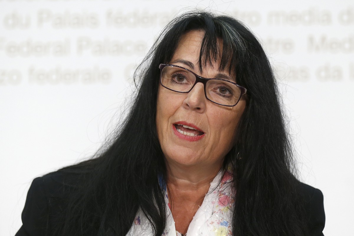 Marianne Streiff, Praesidentin EVP Schweiz, spricht waehrend einer Medienkonferenz zum Kampagnenstart "Ja zur Erbschaftssteuerreform", am Freitag, 17. April 2015, in Bern. (KEYSTONE/Peter Kl ...