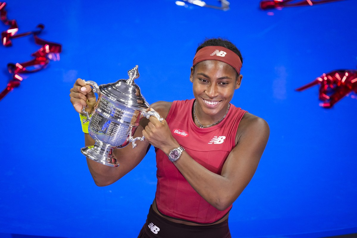 Coco Gauff, of the United States, poses for photographs after defeating Aryna Sabalenka, of Belarus, at the women's singles final of the U.S. Open tennis championships, Saturday, Sept. 9, 2023, i ...