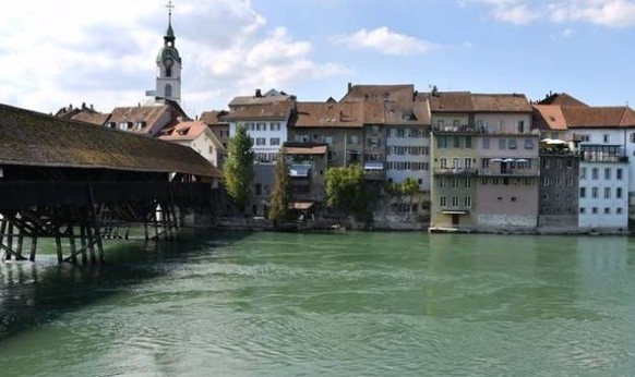 Die in der Aare treibende Person wurde plötzlich nicht mehr gesehen.