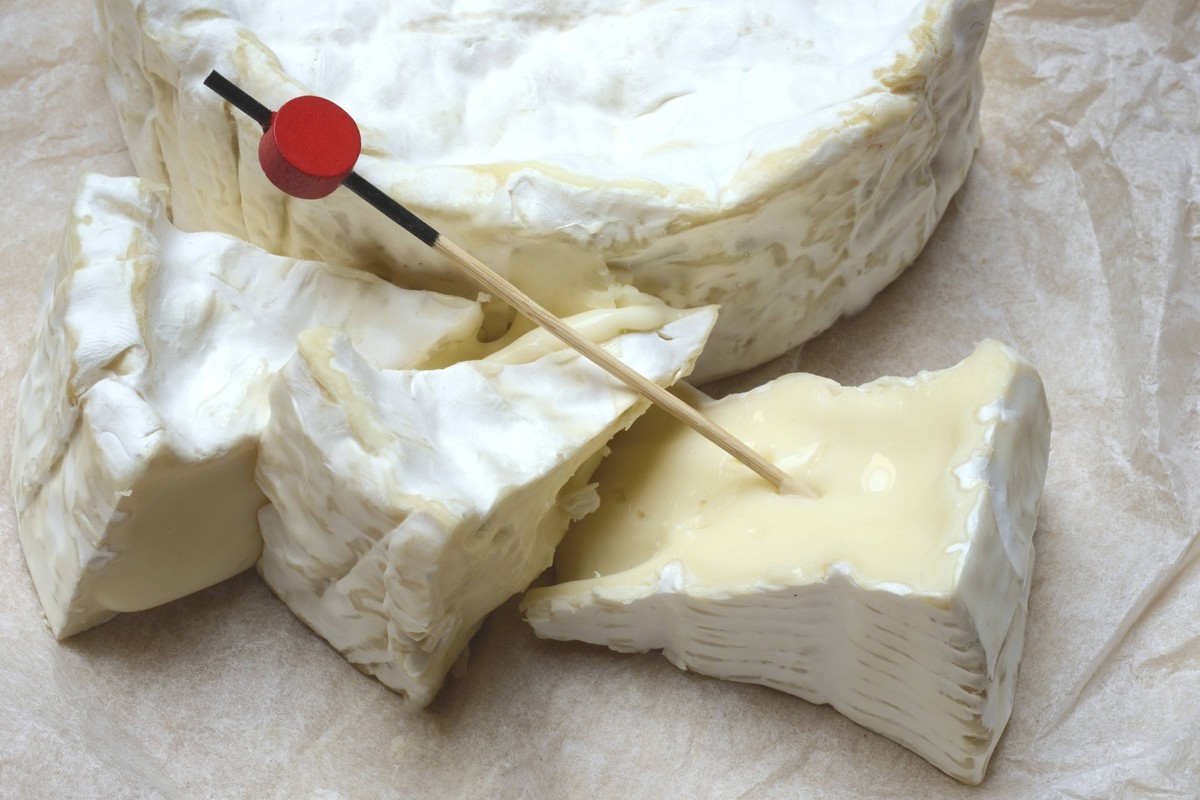 Französischer Camembert in Stücken, Frankreich French Camembert in pieces, France Copyright: imageBROKER/JürgenxPfeiffer ibxjpf16488111.jpg Bitte beachten Sie die gesetzlichen Bestimmungen des deutsch ...