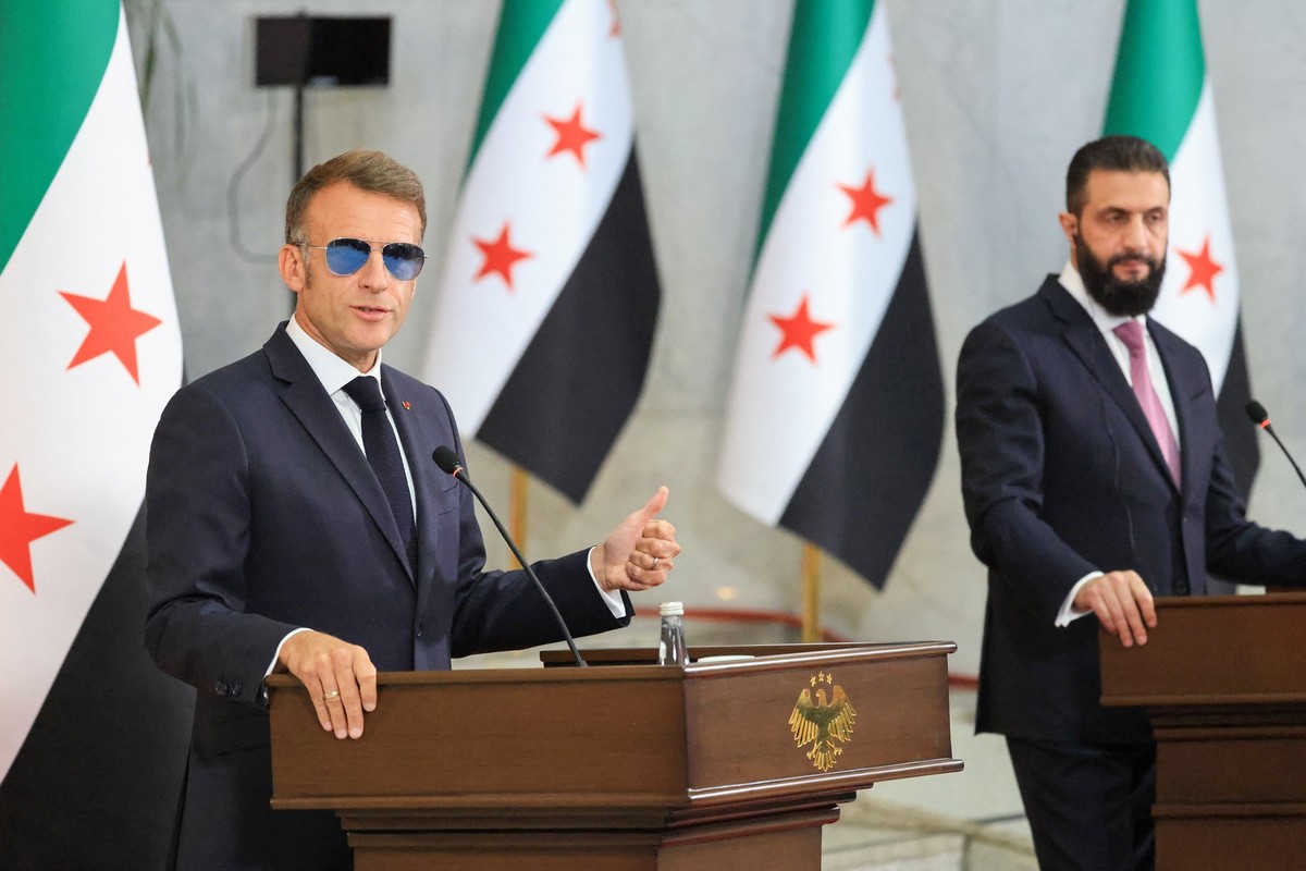 France's President Emmanuel Macron (L) and Syrian President Ahmed al-Sharaa give a joint press conference in Damascus on July 7, 2026. French President Emmanuel Macron arrived in Damascus on July ...