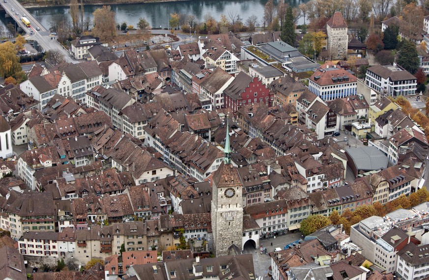 The historic city of Aarau, canton of Aargau, Switzerland, on view the tower &quot;Obertorturm&quot;, pictured on November 5, 2010. (KEYSTONE/Alessandro Della Bella)

Die Altstadt von Aarau, Kanton Aa ...