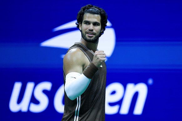 epaselect epa13208292 Carlos Alcaraz of Spain reacts while in action against Jaime Faria of Portugal during their Men's Singles second round match at the US Open Tennis Championships in Flushing  ...