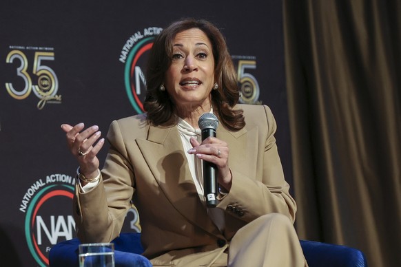 epa12880859 Former US Vice President Kamala Harris speaks at the National Action Network 2026 convention in New York, New York, USA, 10 April 2026. EPA/SARAH YENESEL