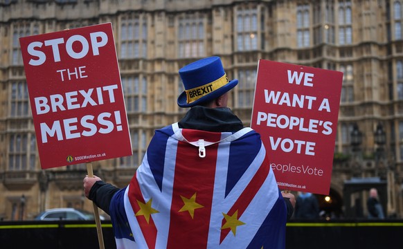 epa07179762 An anti Brexit protester demonstrates outside Parliament in London, Britain, 20 November 2018. British Prime Minister Theresa May is facing a challenge to her leadership from hard Brexitee ...