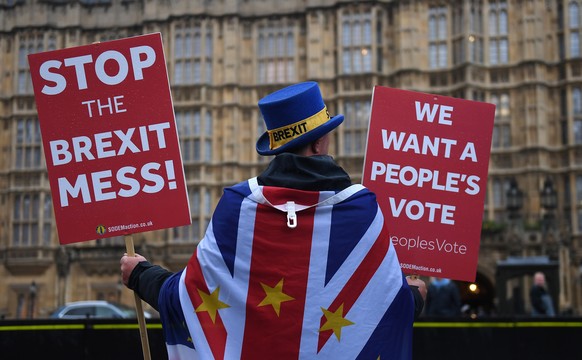 epa07179762 An anti Brexit protester demonstrates outside Parliament in London, Britain, 20 November 2018. British Prime Minister Theresa May is facing a challenge to her leadership from hard Brexitee ...