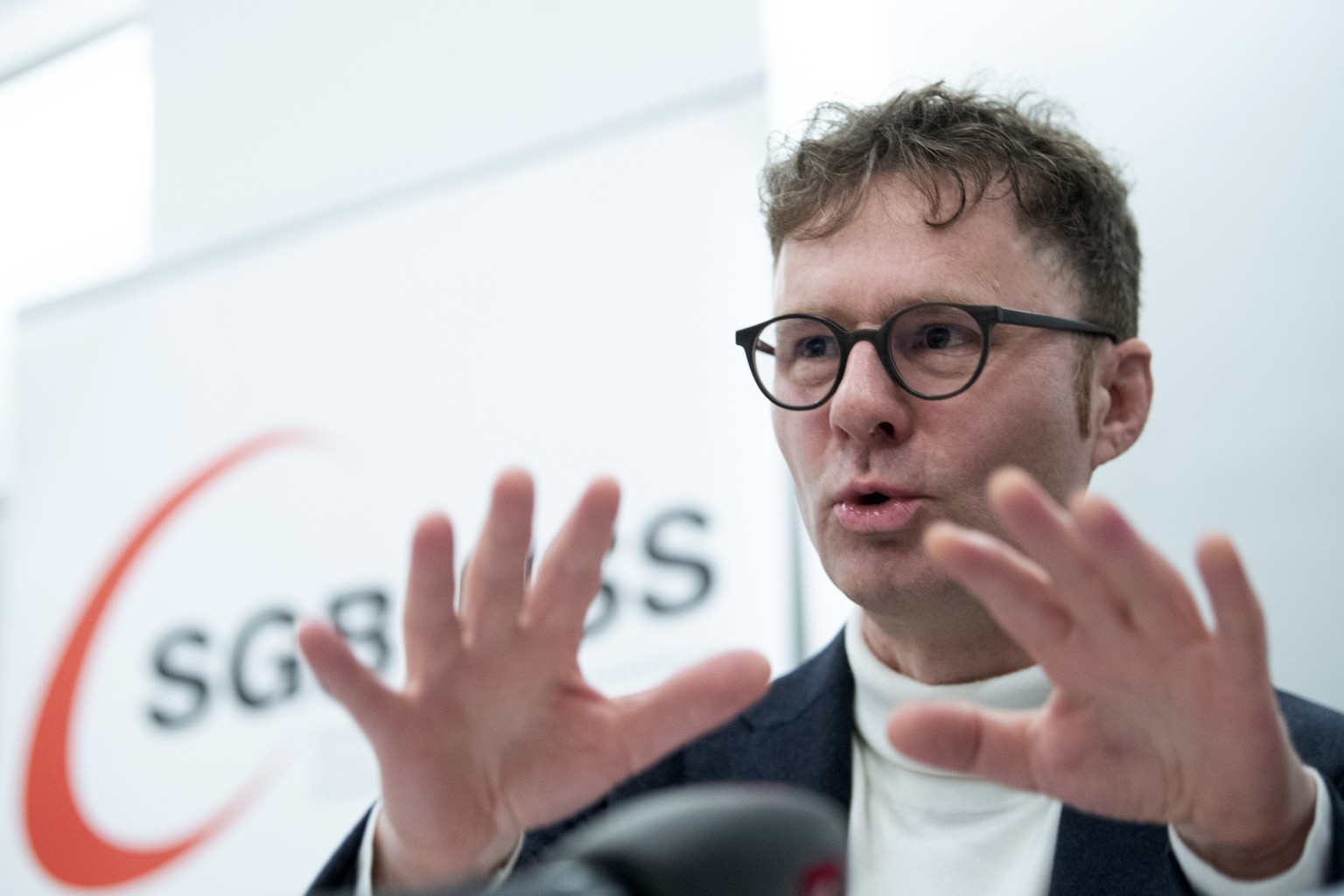 Daniel Lampart, Chefoekonom des Schweizerischen Gewerkschaftsbundes SGB, spricht an der SGB-Jahresmedienkonferenz, am Donnerstag, 9. Januar 2020, in Bern. (KEYSTONE/Marcel Bieri)