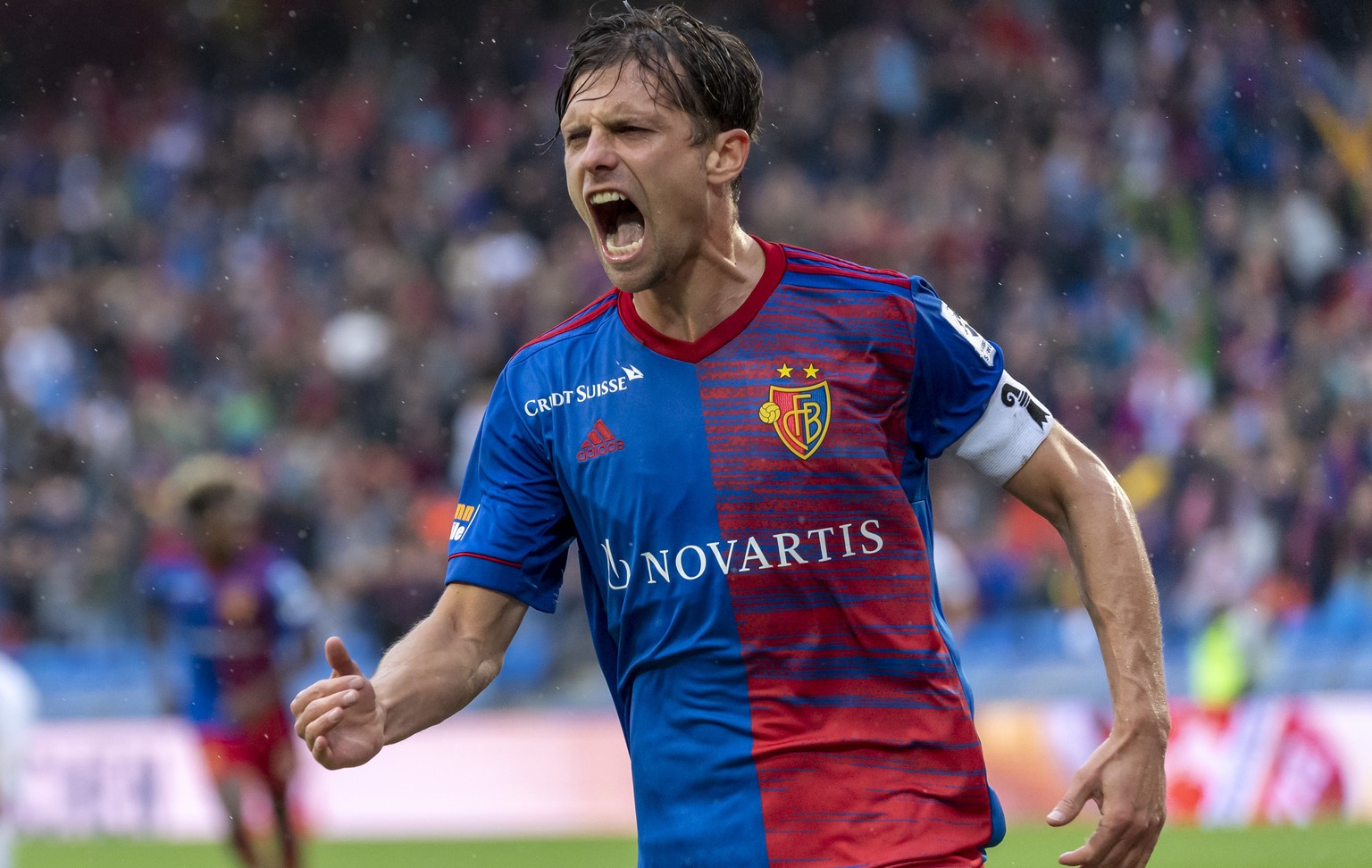 Basels Valentin Stocker freut sich nach seinem 1:0, im Fussball Meisterschaftsspiel der Super League zwischen dem FC Basel 1893 und dem FC Luzern im Stadion St. Jakob-Park in Basel, am Sonntag, 3. Okt ...