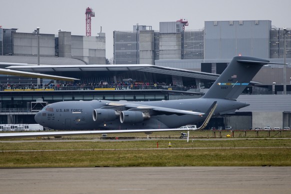 A Boeing C-17 Globmaster of the United States Air Force on its way to the head of runway 16 at Zurich Airport, in Zurich, Switzerland, on Sunday, January 14, 2018. US president Donald Trump will visit ...