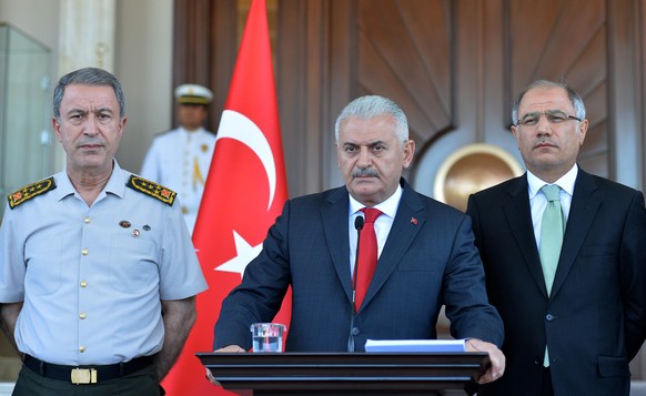 REFILE - ADDING RESTRICTION Chief of Staff General Hulusi Akar, Turkey&#039;s Prime Minister Binali Yildirim and Interior Minister Efkan Ala (LtoR) address a news conference, following an overnight at ...
