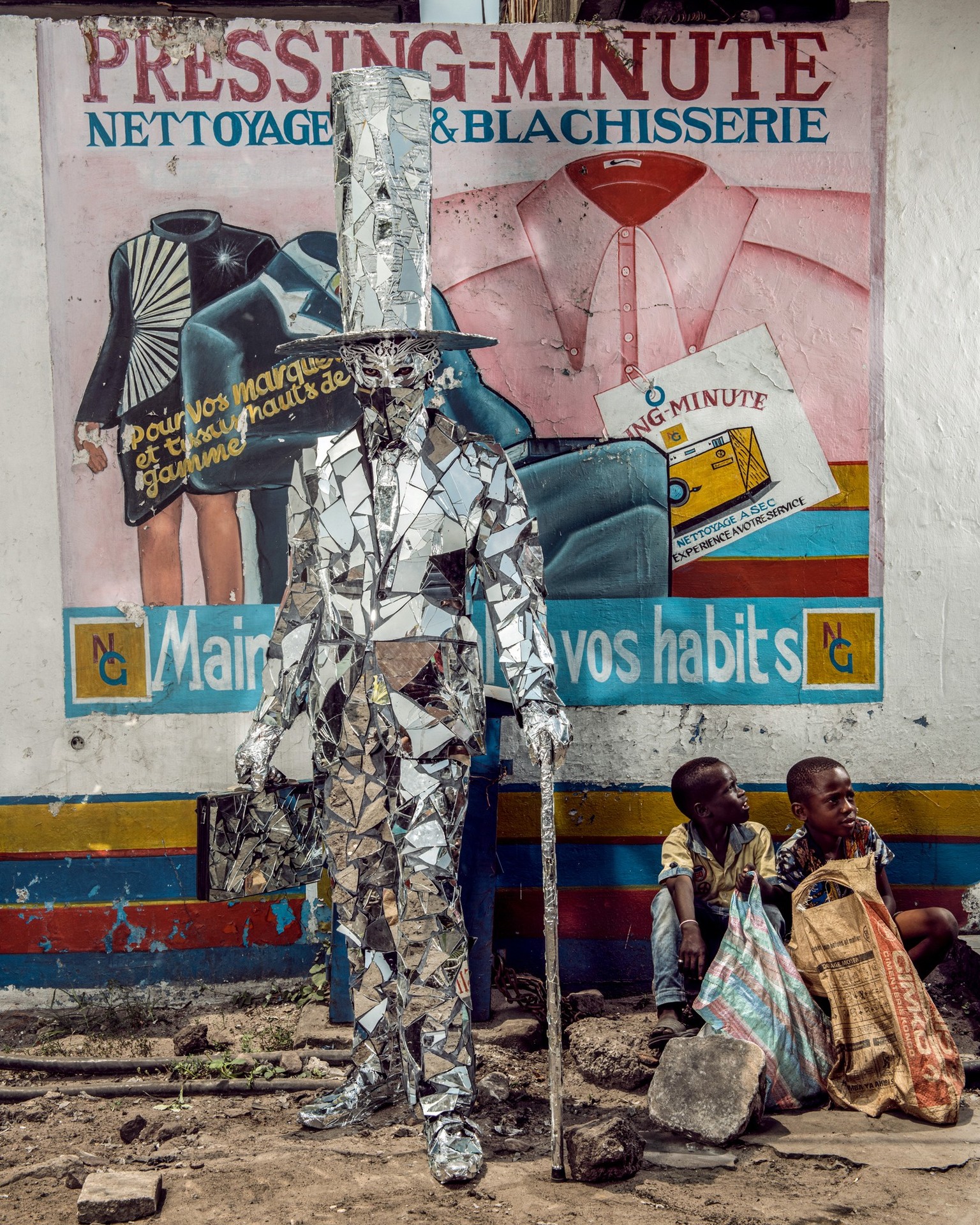 Homo detritus - Stephan Glaudieu Académie des Beaux-Arts de Kinshasa Demokratische Republik Kongo kunst abfall mode