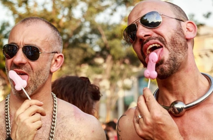 Anonymous hackt «IS»-Profile. Statt Propaganda gibt's jetzt Gay Pride und Schwulen-Pornos
