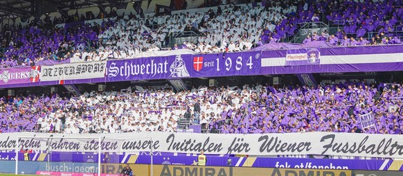 29.08.2021, Generali Arena, Wien, AUT, 1. FBL, FK Austria Wien vs SK Rapid Wien, Grunddurchgang, 6. Runde, im Bild Fans der Austria // fans of Austria during the Admiral Bundesliga, 6th round match be ...