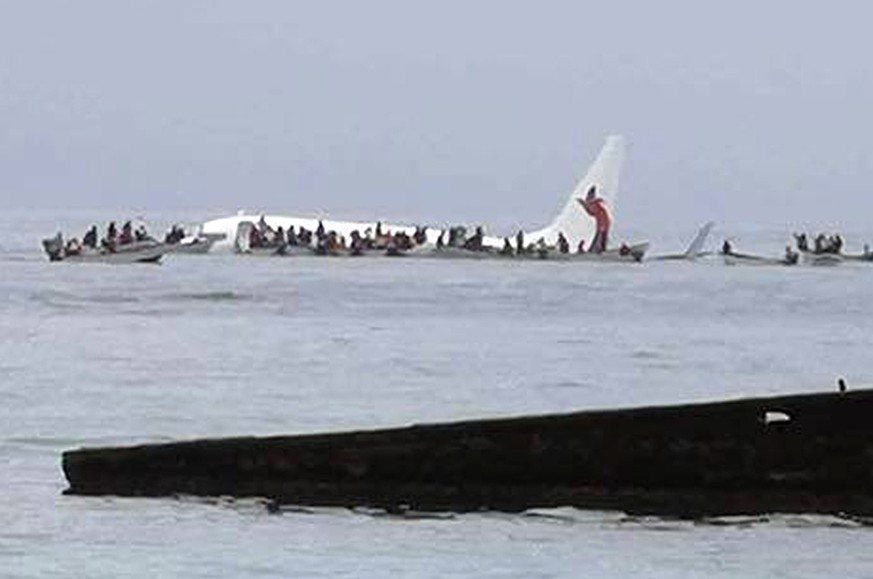 This photo provided by Blue Flag shows a crash-landing of an Air Niugini plane in Pacific lagoon near Chuuk Airport in Weno, Federated States of Micronesia, Friday, Sept. 28, 2018. All of the passenge ...