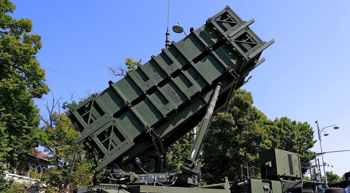 epa10757579 A surface-to-air missile (SAM) system MIM-104 Patriot is guarded by Romanian military during a ceremony marking the Aviation Day and Air Force Day, in Bucharest, Romania, 20 July 2023. The ...