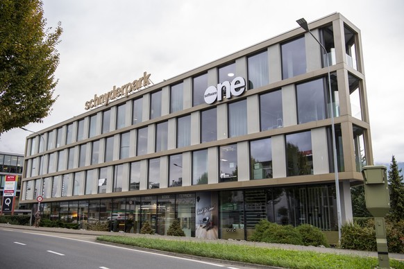 Das Logo der Firma SoftwareOne am Hauptsitz in Stans, am Montag, 16. Oktober, 2023. Die Firma SoftwareOne spezialisiert sich in der Verwaltung von Softwarelizenzen fuer Firmenkunden und beschaeftigt w ...