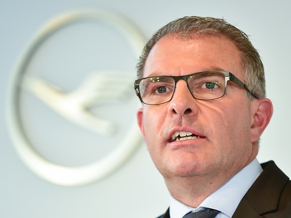 Der Chef der Lufthansa Carsten Spohr will Privatpersonen f�r Flugreisen gewinnen, indem die Fluggesellschaft die Kosten f�r eine allf�llige R�ckreise �bernimmt, falls Touristen am Zielort etwa nicht e ...