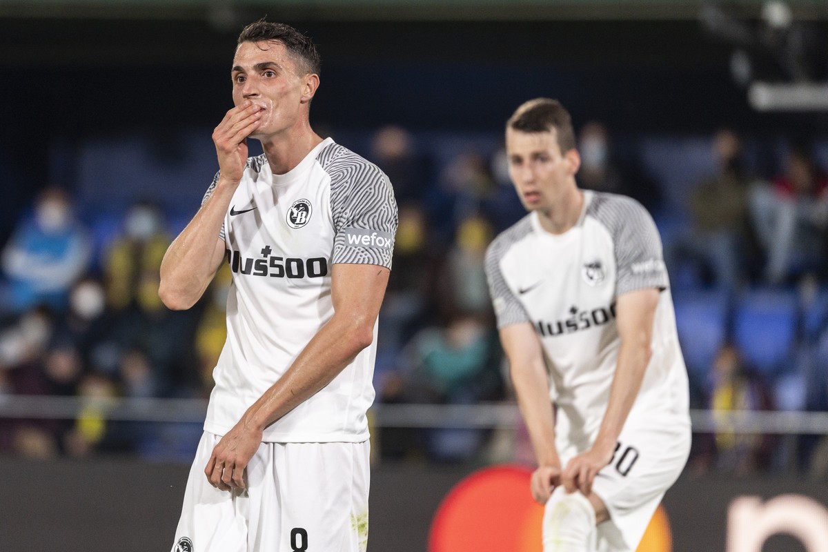 Young Boys' Vincent Sierro, left, and Sandro Lauper look on, during the UEFA Champions League group F soccer match between Villarreal CF of Spain and BSC Young Boys Bern of Switzerland, at La Cer ...