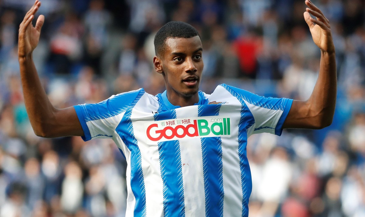 epa08205794 Real Sociedad's Alexander Isak (R) celebrates after scoring during their LaLiga game at Reale Arena in San Sebastian, Basque Country, northern Spain, 09 February 2020. EPA/Javier Etxe ...